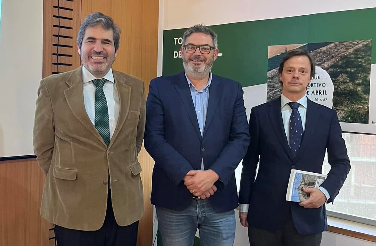 imagem post Lançamento do livro “Memória Histórica do convento de Santo António da Castanheira e outros escritos do bacharel vila-franquense João José Miguel Ferreira da Silva Amaral”
